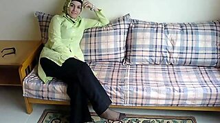 Slideshow of Arab ladies