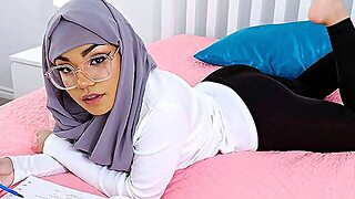 Arab teen Summer Col bullied because of her enormous booty and needed confidence