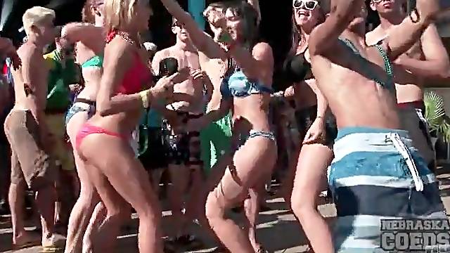 Dance with hot babes on spring break