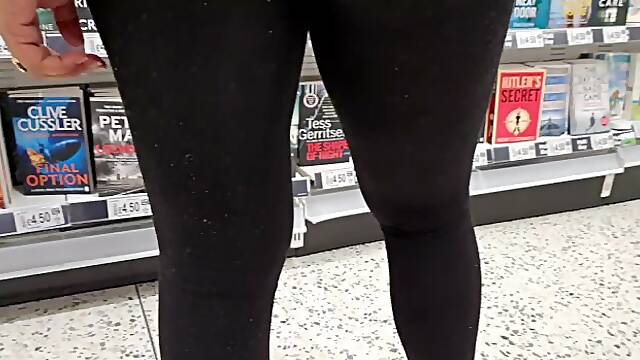 Candid Seethrough Spandex Leggings in the Supermarket Flashing Round Ass and Cameltoe