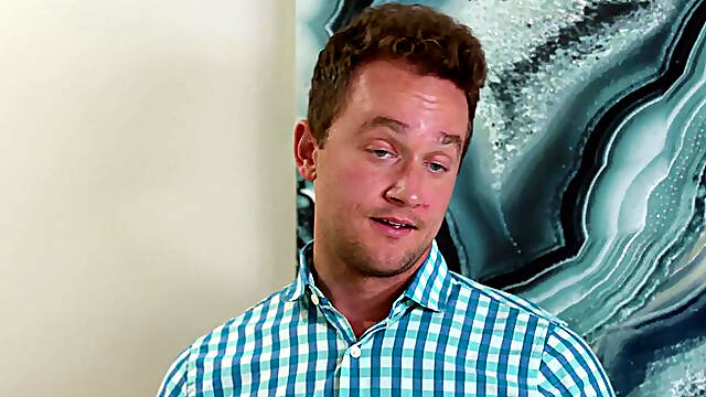 STUCK IN THE FRIEND ZONE NURU - Violet Myers