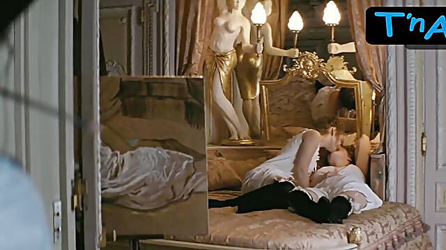 Vanessa Guedj Lesbian Scene in Lautrec