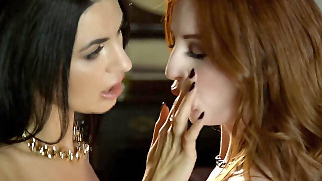 Lesbian moment for ania kinski