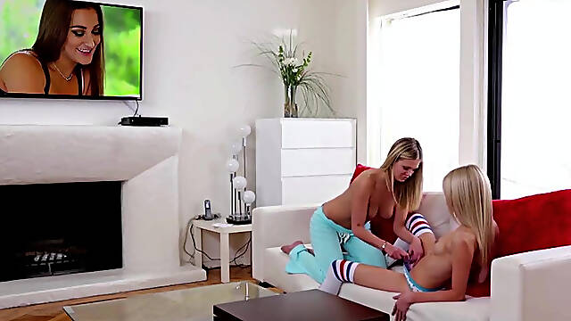 Lesbians Discover Toy, Face-Sitting, Licking