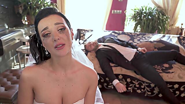 Dude fucks this bride's wet pussy until her make up wares off
