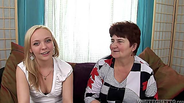 Horny blond is getting lesbian with a grandma
