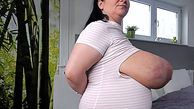 Amateur older woman with big boobs