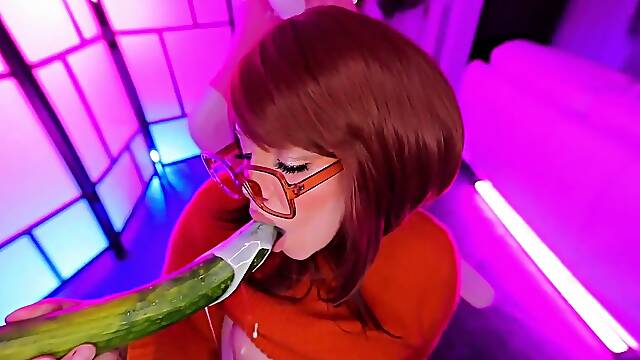 ASMR Amy B – Velma Dinkley (Video)