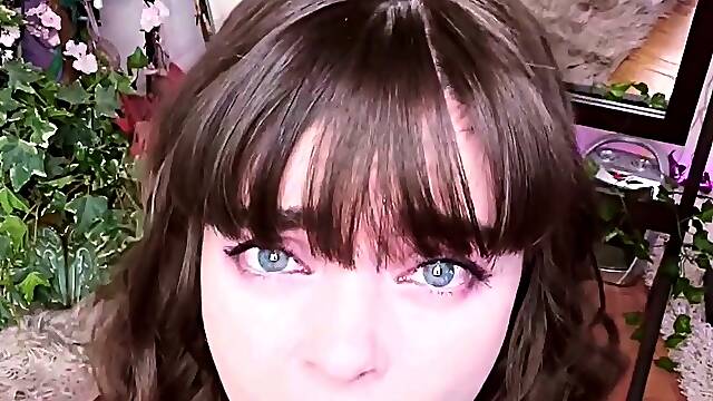 Brunette solo honey shows her masturbating skills