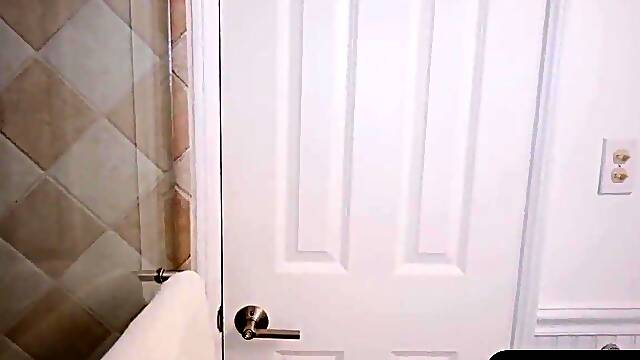 I followed my hot stepmom to the toilet for a peek