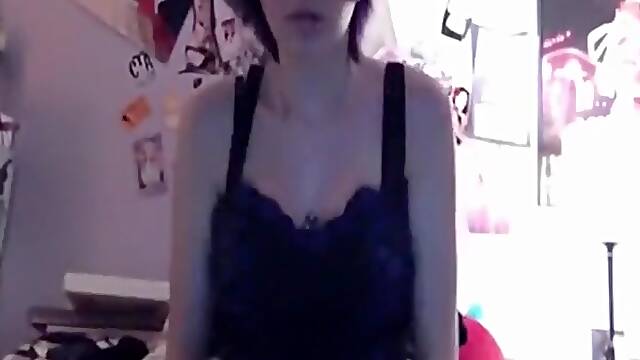 Emo girl masturbates upskirt with a hairbrush on her bed