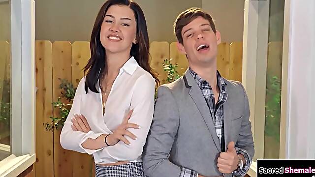 Big Boobs tgirl Daisy Taylor gets barebacked