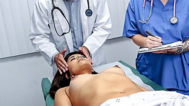 Doctor dives deep in Latina vagina during exam