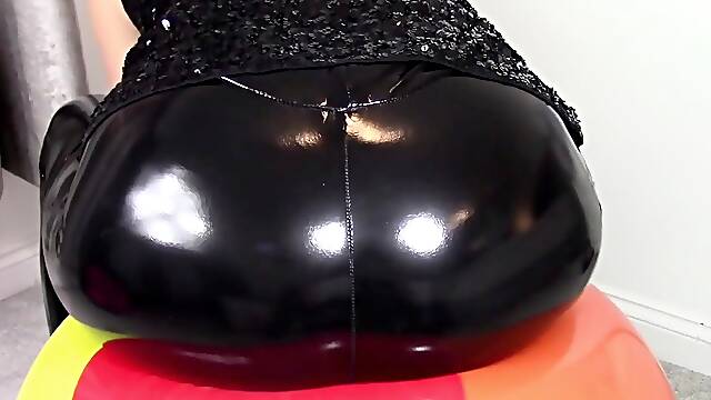 Amateur vip ass masturbating on live webcam