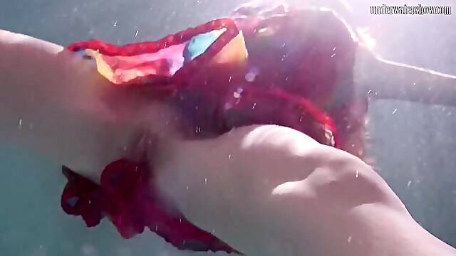 Underwater Show featuring Nikitas babe video