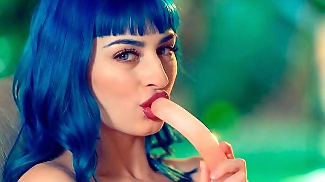 Awesome blue-haired model Jewelz Blu knows how to play
