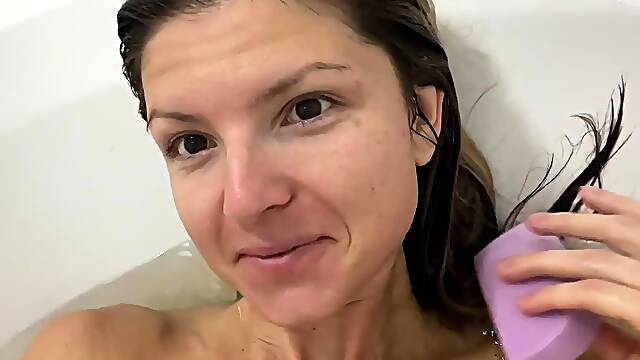 Bath fetish solo play