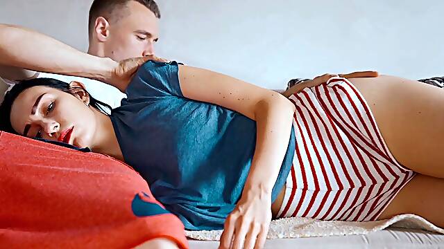 Gorgeous amateur teen fingering