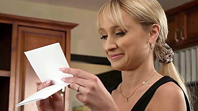 Blond Wife Misha Mynx Gets Fucked Blindfolded And Covered In Cum