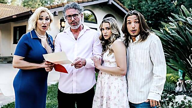 Voluptuous Ryan Keely and Chloe Roses face fucking smut