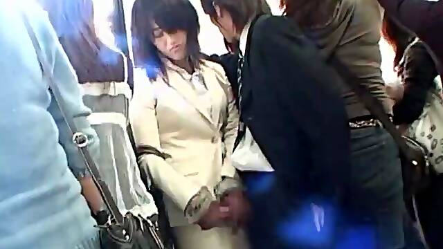 Japanese handjob Metro 01