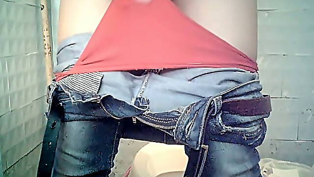White chick in blue jeans and red panties pissing in the toilet