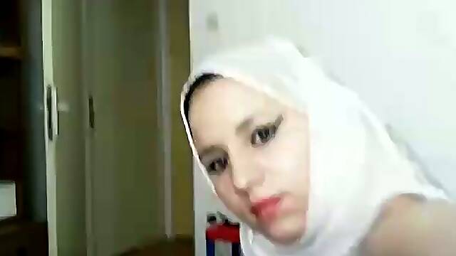 Lurid Arab Hustler Wearing A Hijab