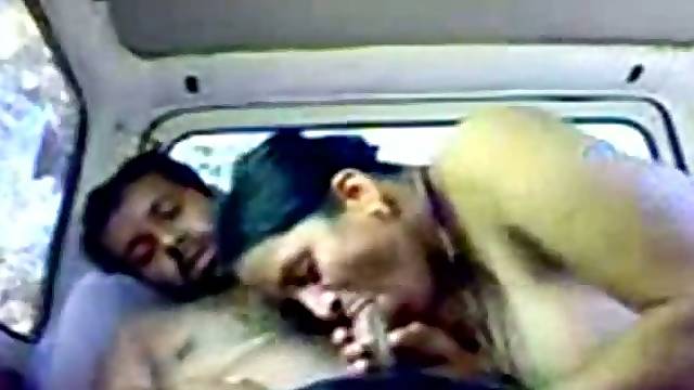 Plump Indian whore Marathi Bhabhi gives a blowjob for cum right in the car