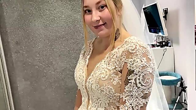 Russian married couple could not resist and fucked right in a wedding dress.