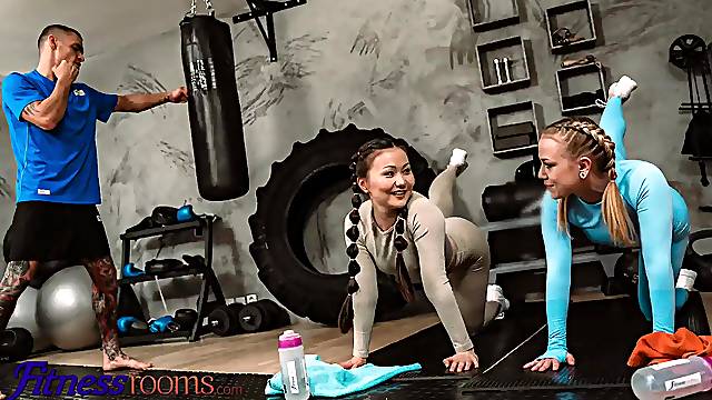 Kazakh MILF Luna Truelove & Dutch babe Chrystal Sinn fucking fitness trainer