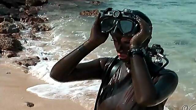 Blonde in latex scuba gear 2: Solo, Fetish Beach Porn