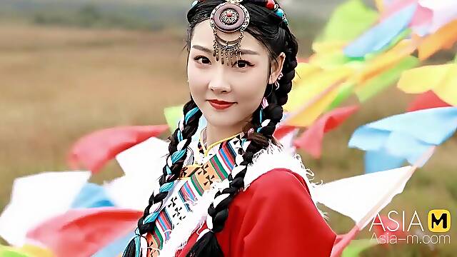 Chinese beauty in national costume enjoys sucking the cock - Model Media