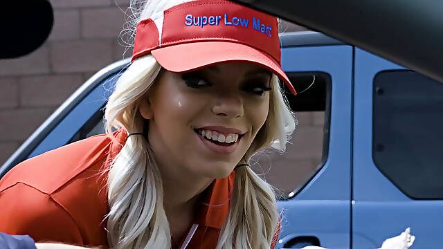 Broke babe Trisha Parks whoring on a side