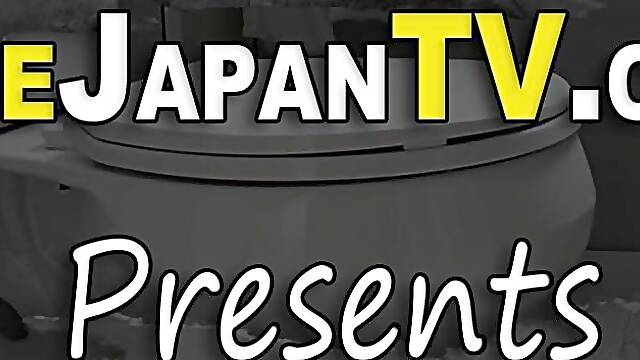 Asian hottie urinating while filmed