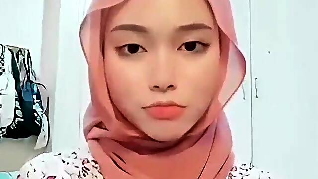 Hottie Malay Hijab Solo Frigging Ejaculation