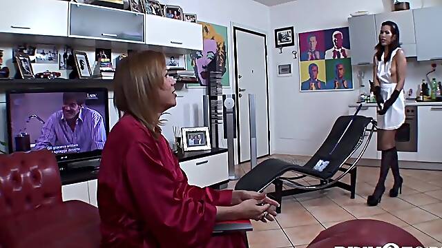 Active Trans, Horny Woman