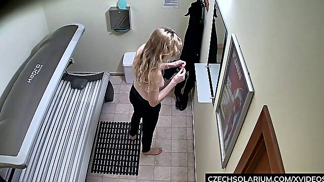 Slow Pussy Masturbation in Solarium Tube