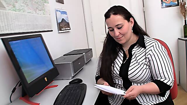 Big belly office plumper seduces client