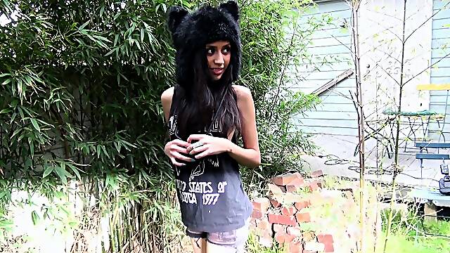 Angel Del Ray poses nude in the back yard