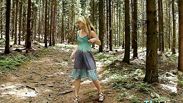 Hippie babe natural pussy solo in the woods