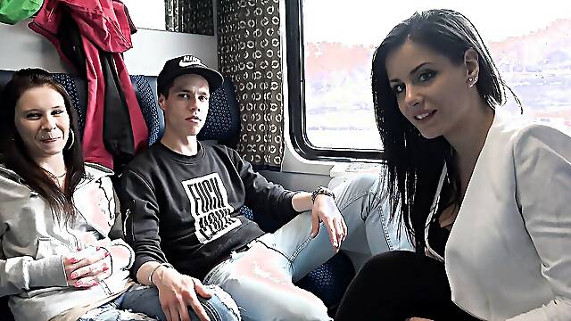 Foursome Sex in Public TRAIN