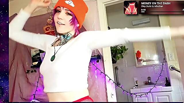 Emo cutie with purple hair shows off her sexy twerking moves in a