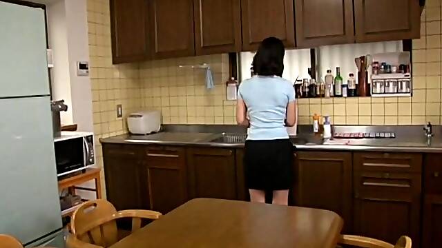 A affair with friend mom 0000002