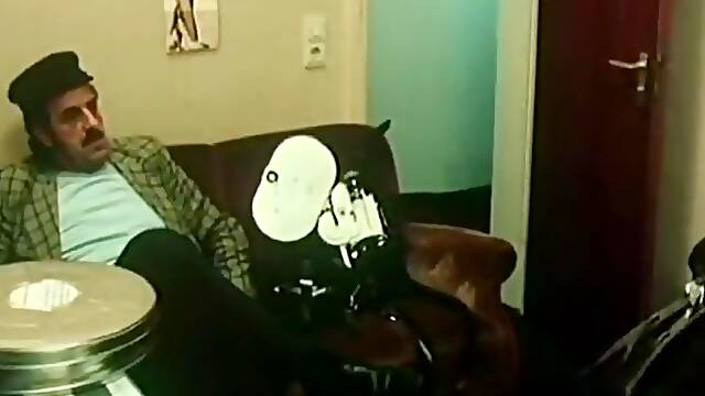 Auf der alm da juckt die lederhose