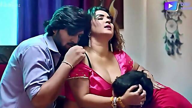 Beautiful Indian MILF flaming erotic clip