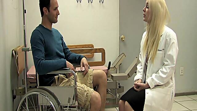 Big tittied doctress gives great pleasure to a patient