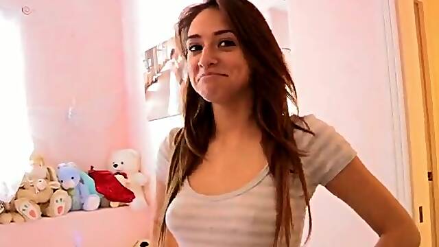 Hot reality video of an amateur girl changing clothes