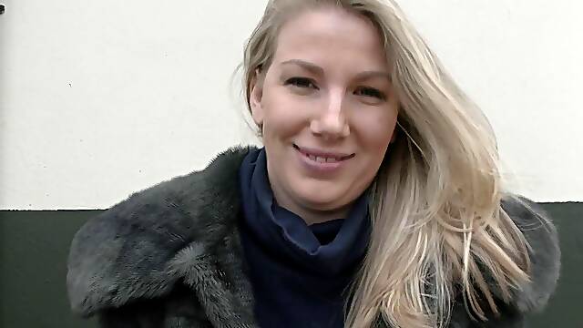 Meet a pretty amateur Danielle who is ready to get dirty in public