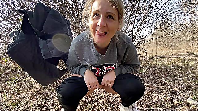 Quickie fucking in outdoors ends with cum in mouth for a mature amateur