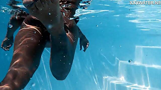 Venezuelan Gal Bewitching Underwater Showcase